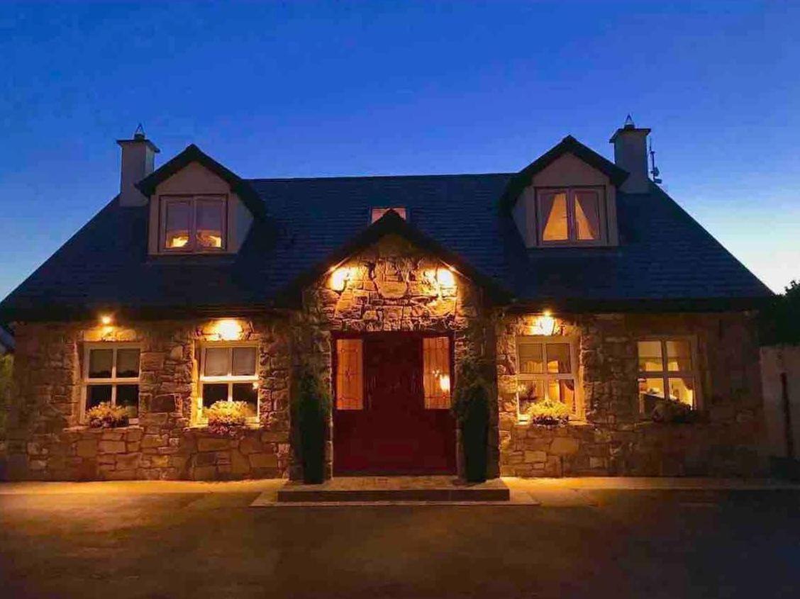 Cosy Rooms In A Stone Cottage Salthill Exterior photo