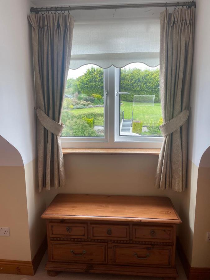 Cosy Rooms In A Stone Cottage Salthill Exterior photo