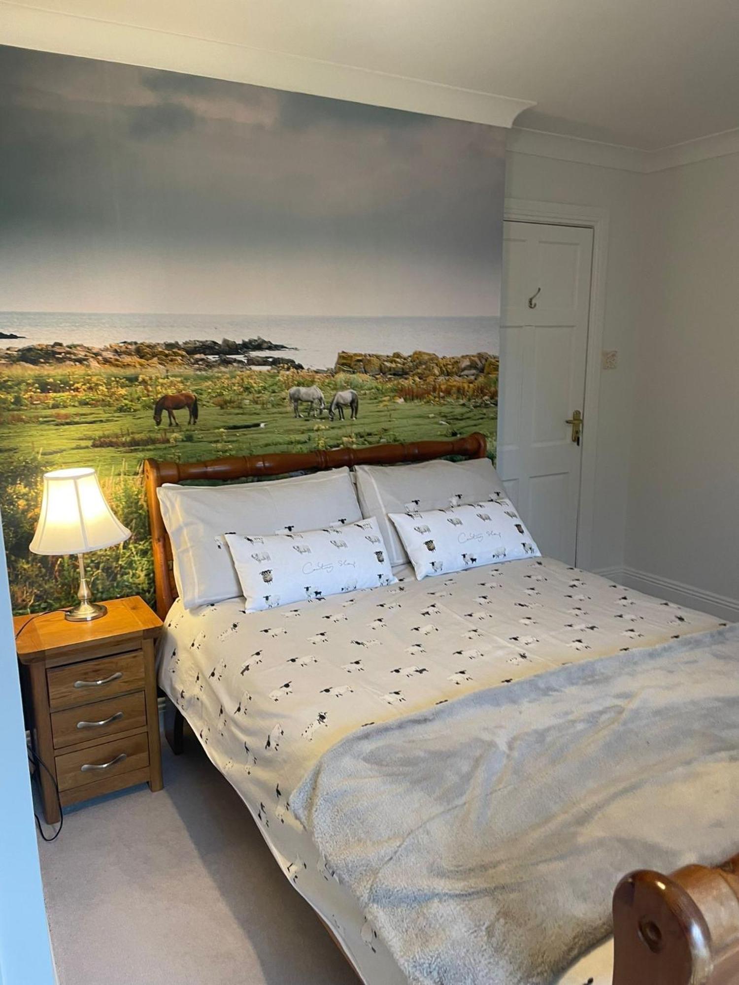 Cosy Rooms In A Stone Cottage Salthill Exterior photo